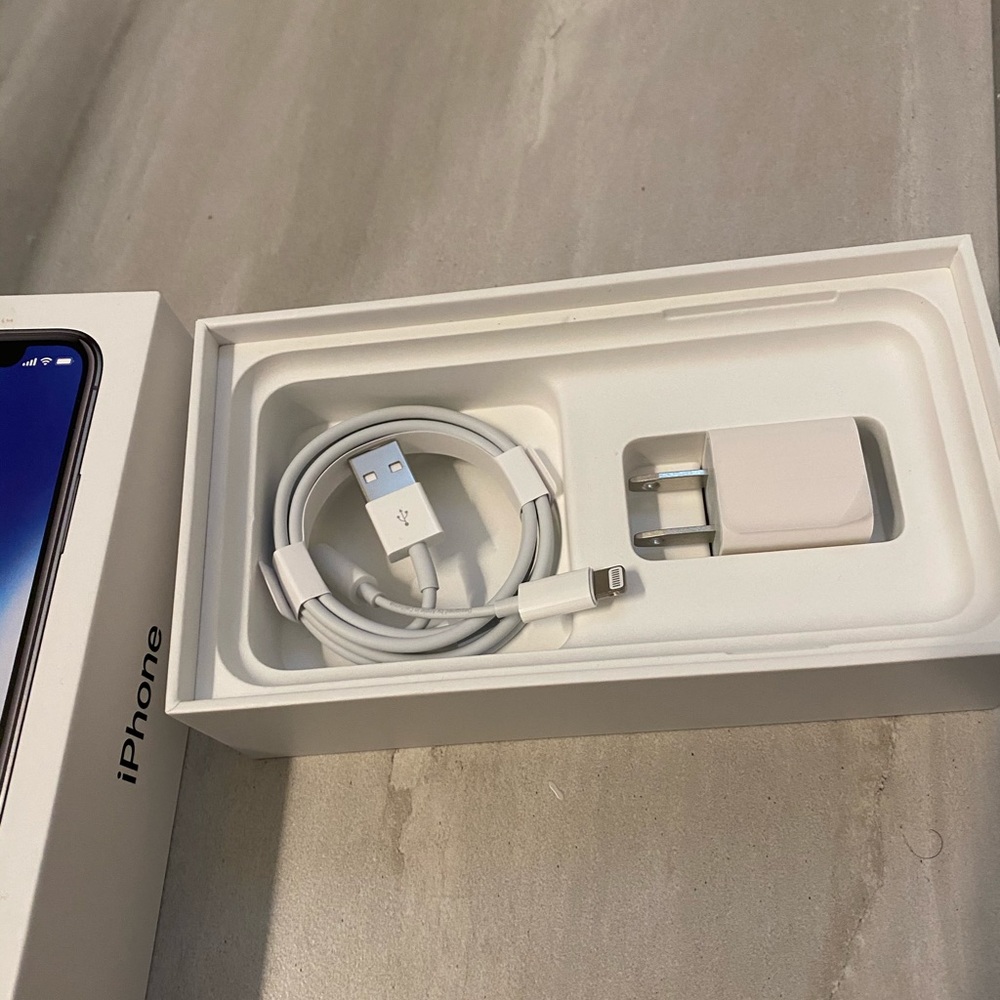 iPhone X plug and converter for head phones